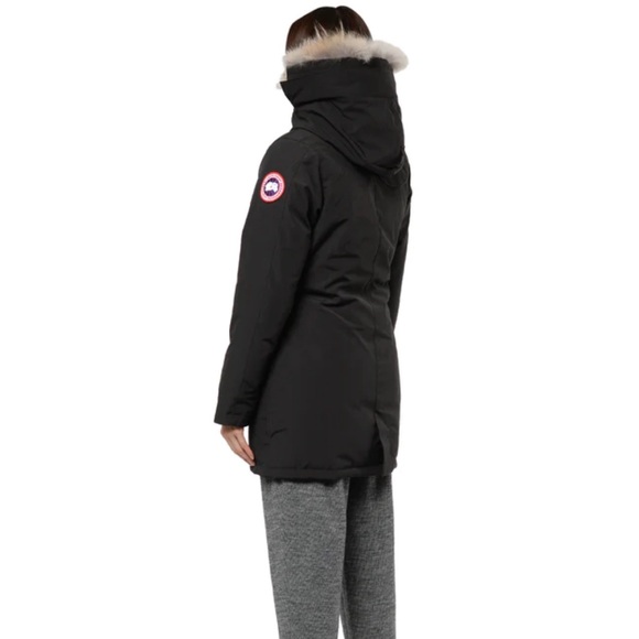 I’m selling my Canada Goose Victoria Park. It’s in perfect condition. - Picture 2 of 3